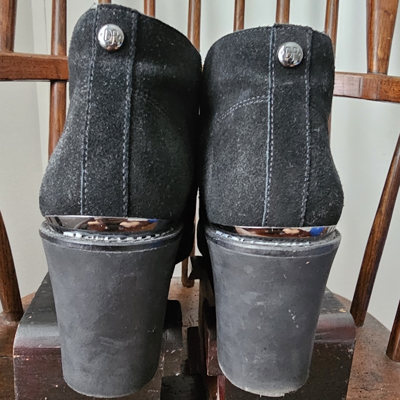 Donald J. Pliner Sz 9 Black Ankle Boots - Picture 6 of 7